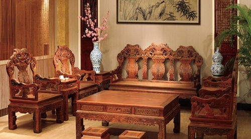 如何辨別紅木家具的五大技巧 實(shí)用指南與藝術(shù)欣賞